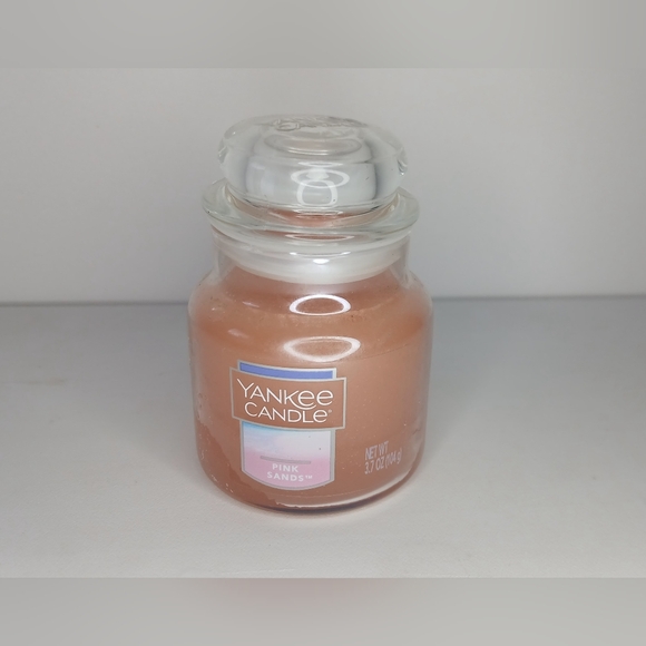 Yankee Candle Pink Sand Candle - Picture 1 of 2